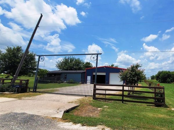 104 Mimosa Way , Venus, TX 76084