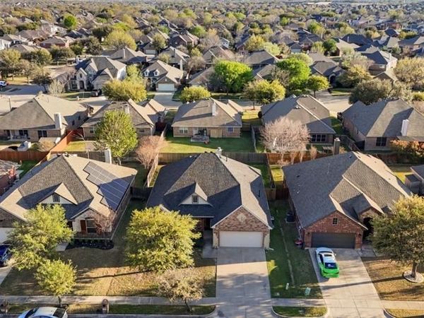 565 Griffith Drive , Saginaw, TX 76179