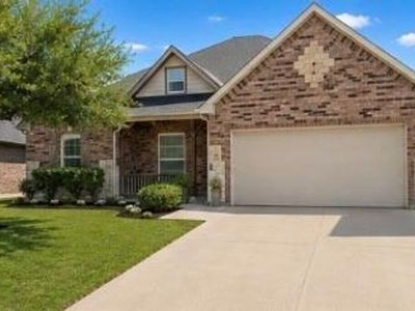 565 Griffith Drive, Saginaw, TX 76179