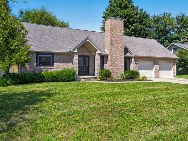 1966 Broadmoor Lane , Columbus, IN 47203