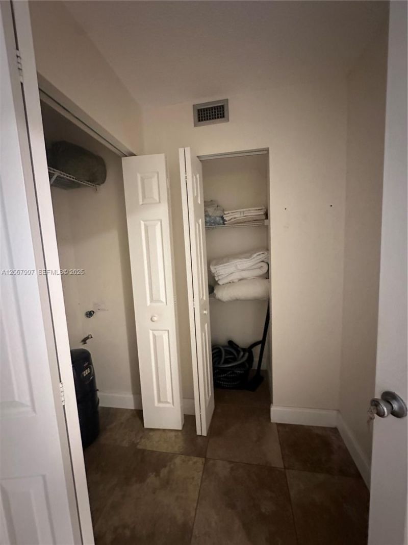 410 SE 2nd St, Unit 115, Hallandale Beach, FL 33009 Photo