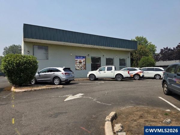 3843 River Road Rd N, Keizer, OR 97303