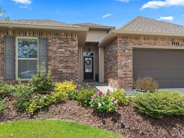 9232 Falling Oak Dr, Saint George, LA 70817
