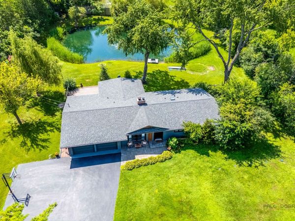 83 Wildwood Drive , Barrington, IL 60010