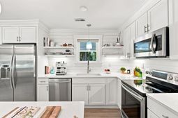 37 32nd Avenue photo 4