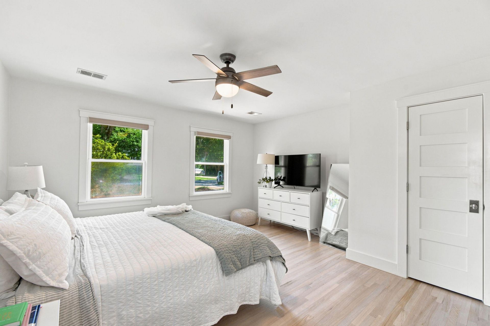 37 32nd Avenue Photo 32