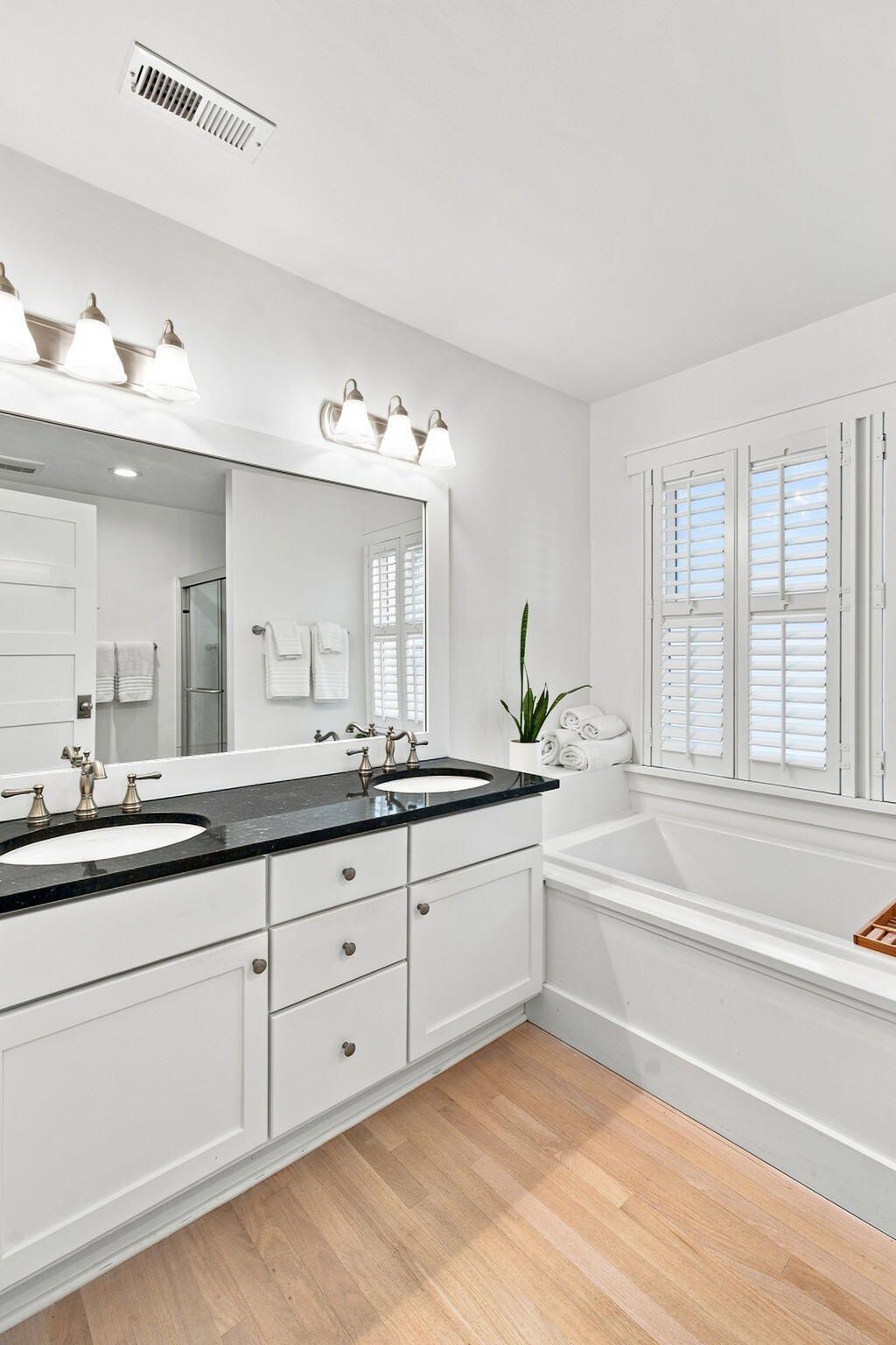 37 32nd Avenue Photo 33