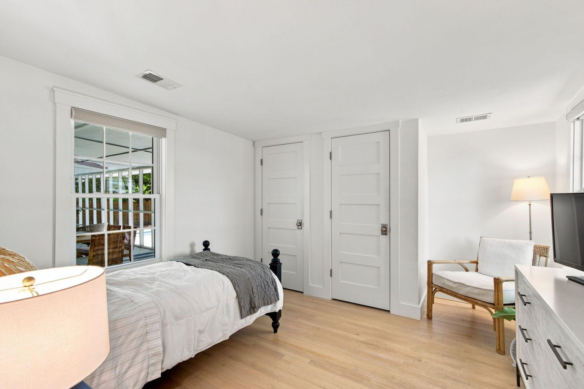 37 32nd Avenue Photo 35