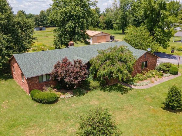 1000 N Pentecost Drive, Marion, IL 62959