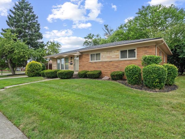 30906 Roycroft Street, Livonia, MI 48154