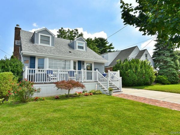 374 Andrews Road, Mineola, NY 11501