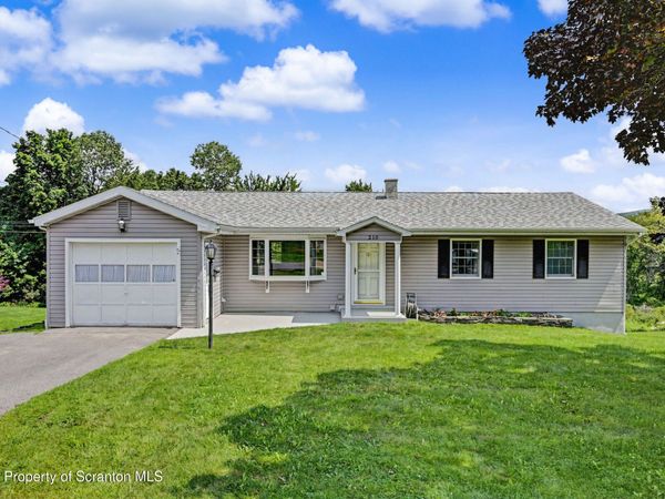 210 Tulip Circle, Clarks Summit, PA 18411