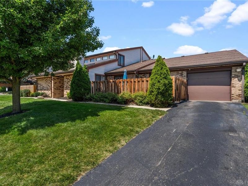 9561 Arboridge Lane, Miamisburg, OH 45342 Photo 4
