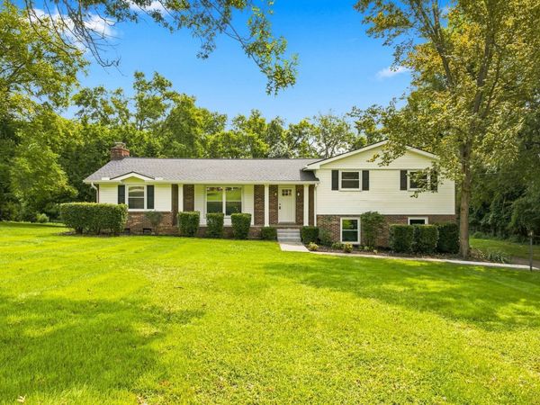 215 Tyne Bay Dr , Hendersonville, TN 37075