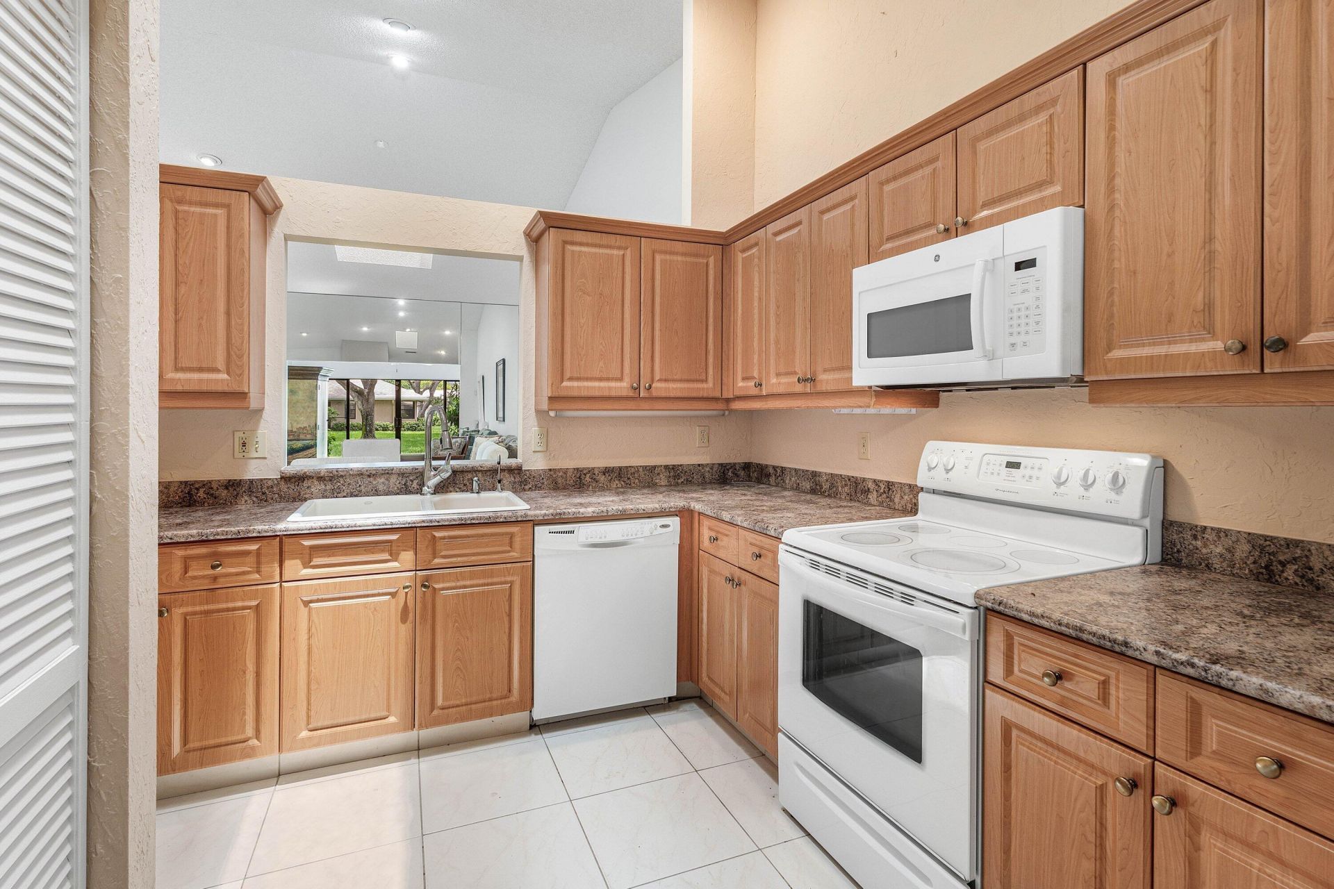 8271 Sun Lake Drive, Boca Raton, FL 33496 Photo