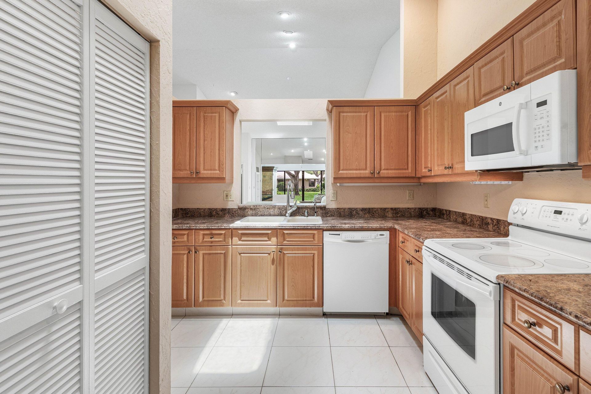 8271 Sun Lake Drive, Boca Raton, FL 33496 Photo