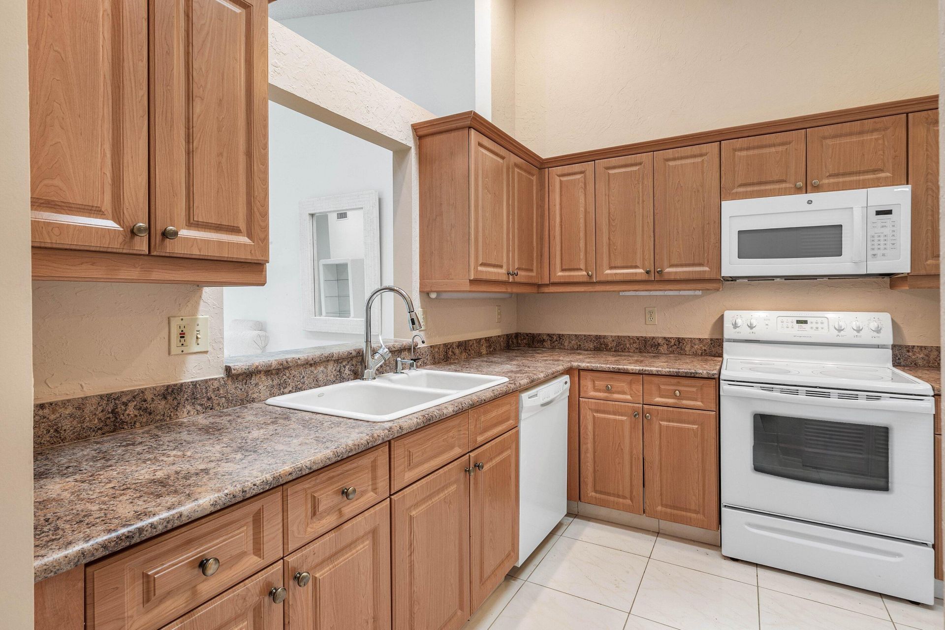 8271 Sun Lake Drive, Boca Raton, FL 33496 Photo