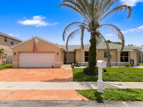 4000 SW 72ND Drive, Davie, FL 33314