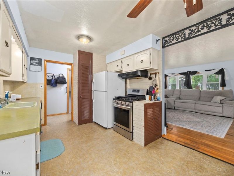5817 Calamie Drive , Parma Heights, OH 44130 Photo 3