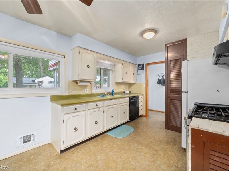 5817 Calamie Drive , Parma Heights, OH 44130 Photo 4