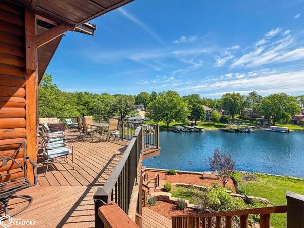 4214 W Lakeshore Drive, Brooklyn, IA 52211
