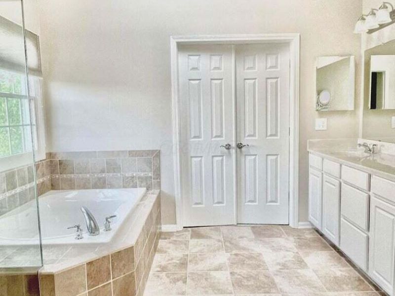 7492 Fairfield Lakes Drive , Powell, OH 43065 Photo 25