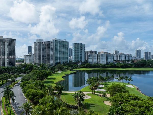 3675 N Country Club Dr , Unit 401, Aventura, FL 33180