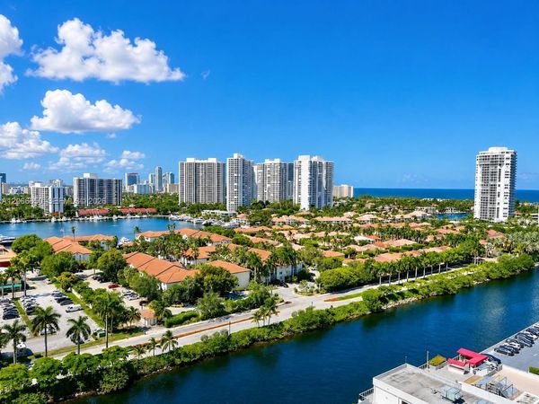 3675 N Country Club Dr, Unit 401, Aventura, FL 33180
