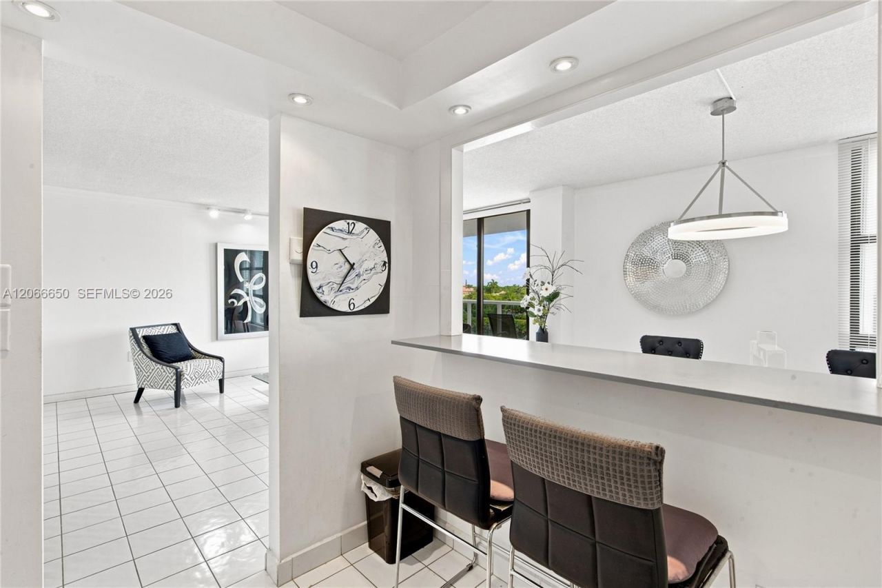 3675 N Country Club Dr , Unit 401, Aventura, FL 33180 Photo