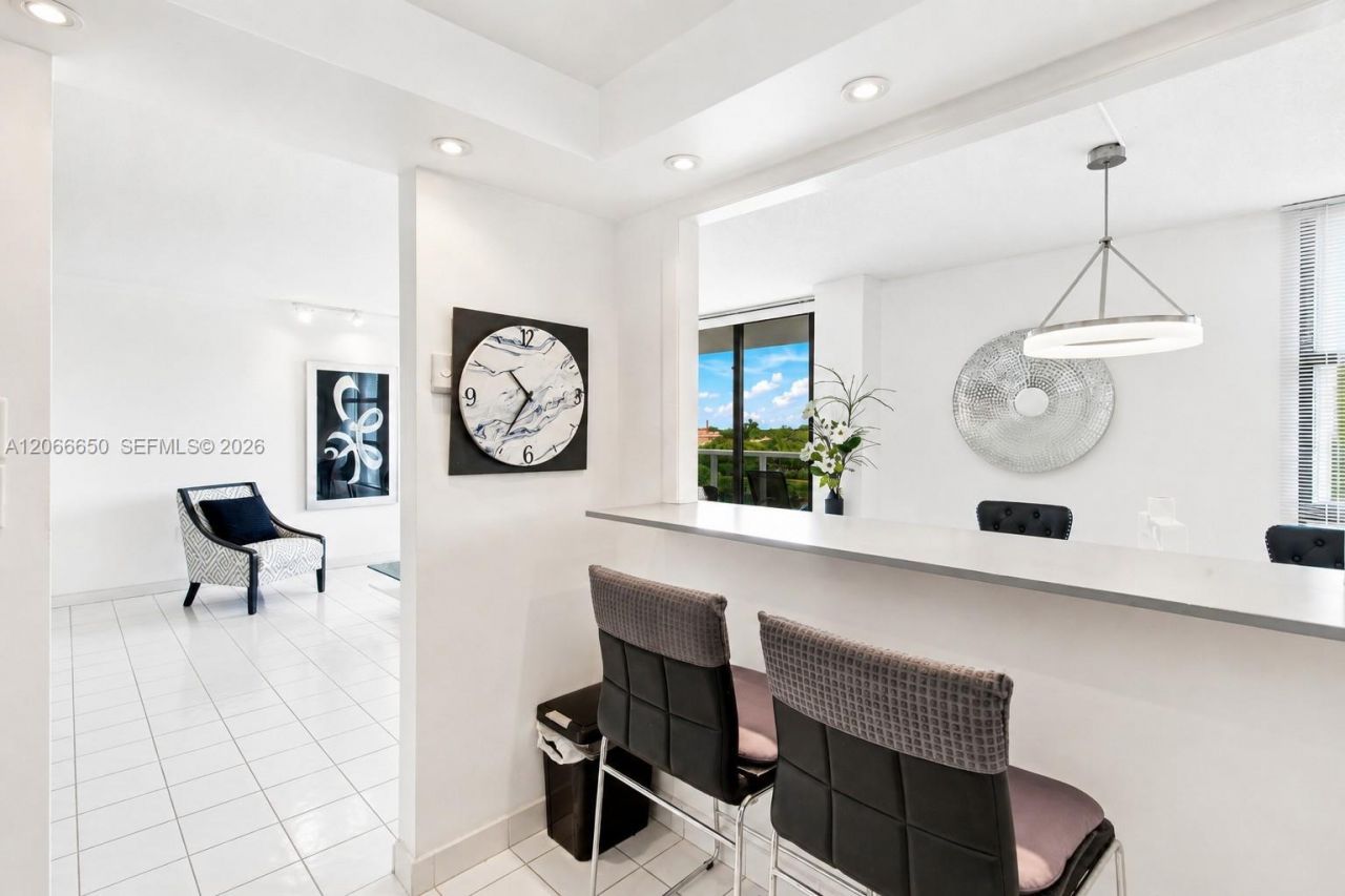 3675 N Country Club Dr , Unit 401, Aventura, FL 33180 Photo