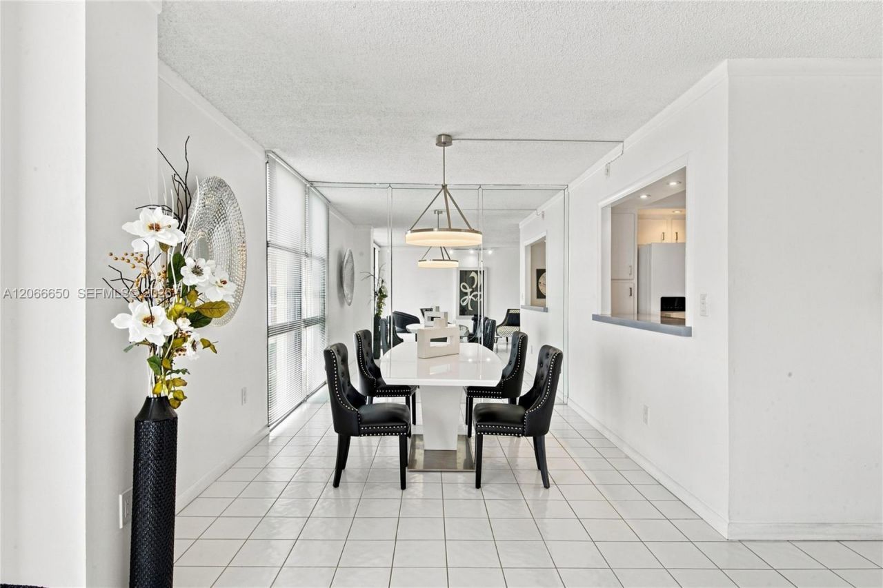 3675 N Country Club Dr , Unit 401, Aventura, FL 33180 Photo