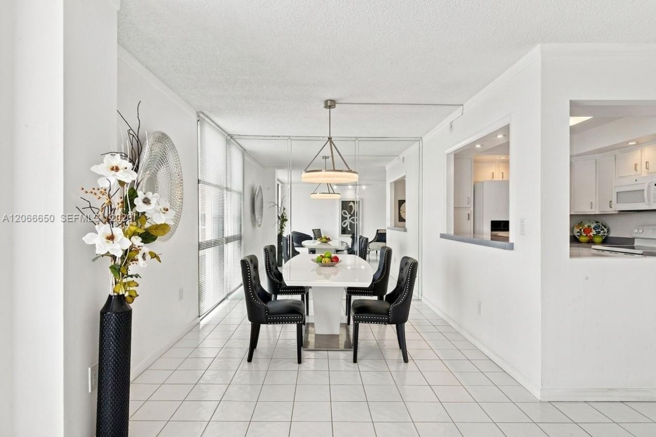 3675 N Country Club Dr , Unit 401, Aventura, FL 33180 Photo