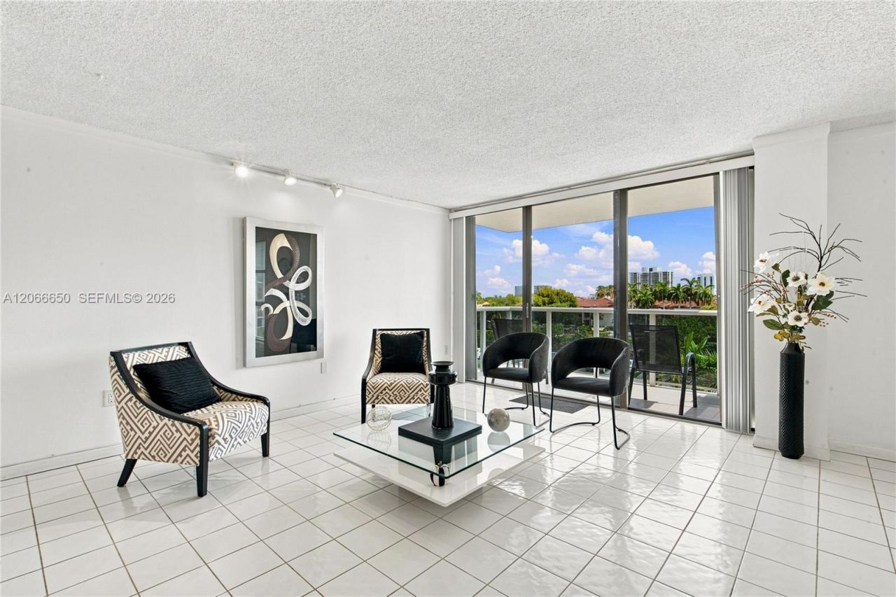 3675 N Country Club Dr , Unit 401, Aventura, FL 33180 Photo