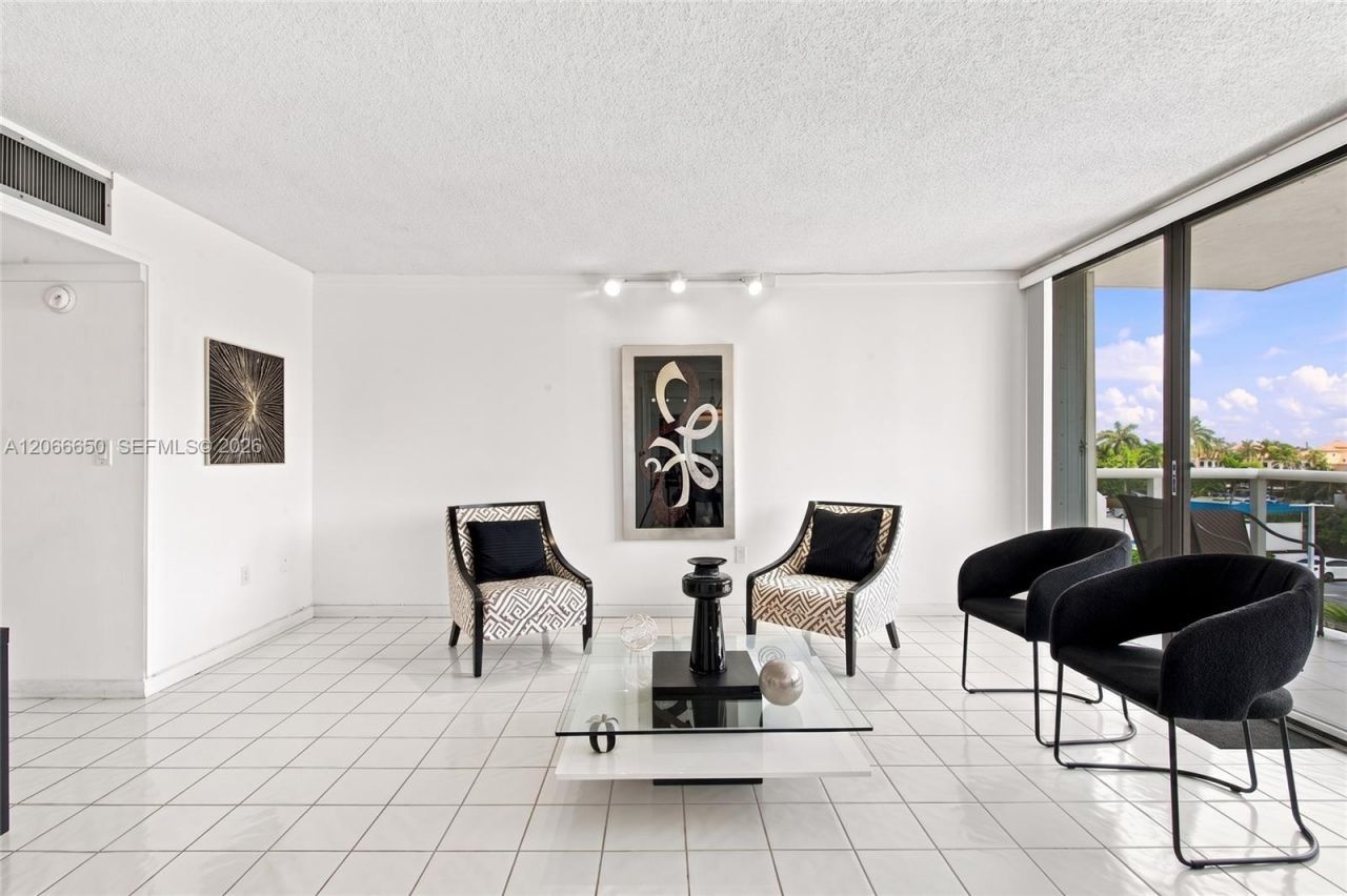 3675 N Country Club Dr , Unit 401, Aventura, FL 33180 Photo