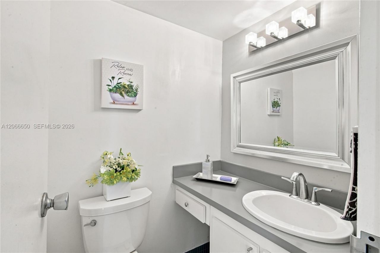 3675 N Country Club Dr , Unit 401, Aventura, FL 33180 Photo