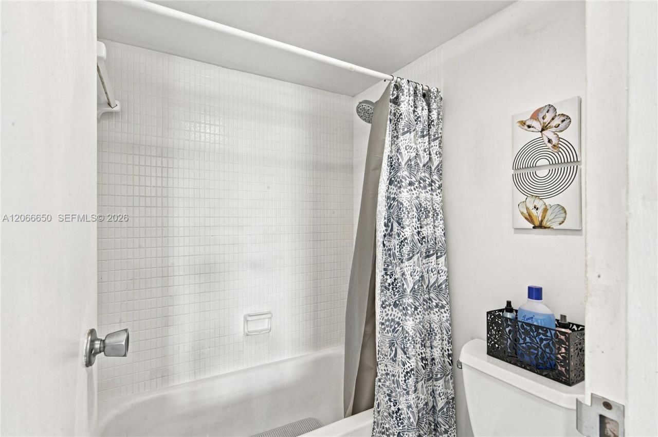 3675 N Country Club Dr , Unit 401, Aventura, FL 33180 Photo