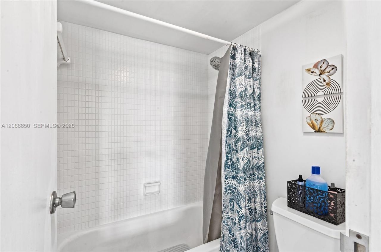 3675 N Country Club Dr , Unit 401, Aventura, FL 33180 Photo