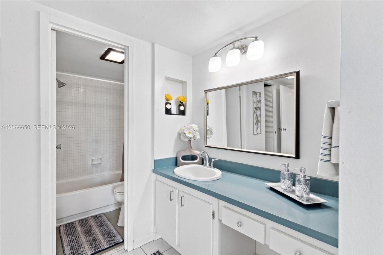 3675 N Country Club Dr , Unit 401, Aventura, FL 33180 Photo