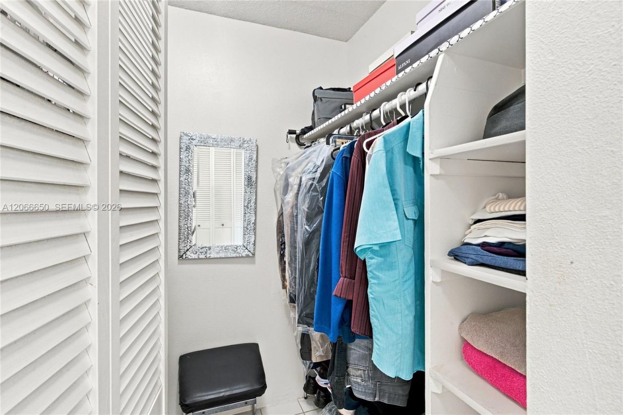 3675 N Country Club Dr , Unit 401, Aventura, FL 33180 Photo