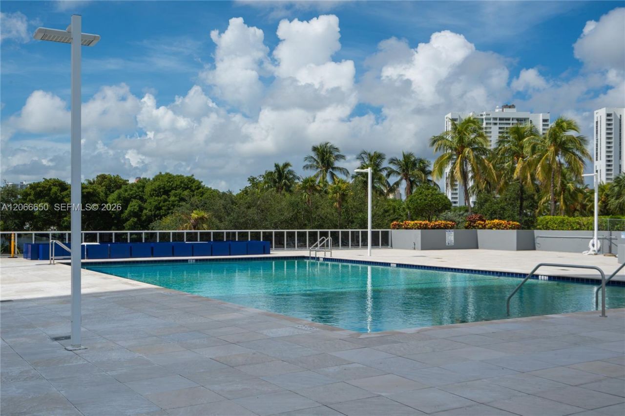 3675 N Country Club Dr , Unit 401, Aventura, FL 33180 Photo