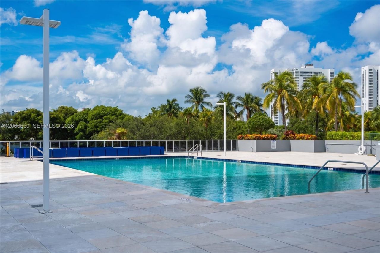 3675 N Country Club Dr , Unit 401, Aventura, FL 33180 Photo