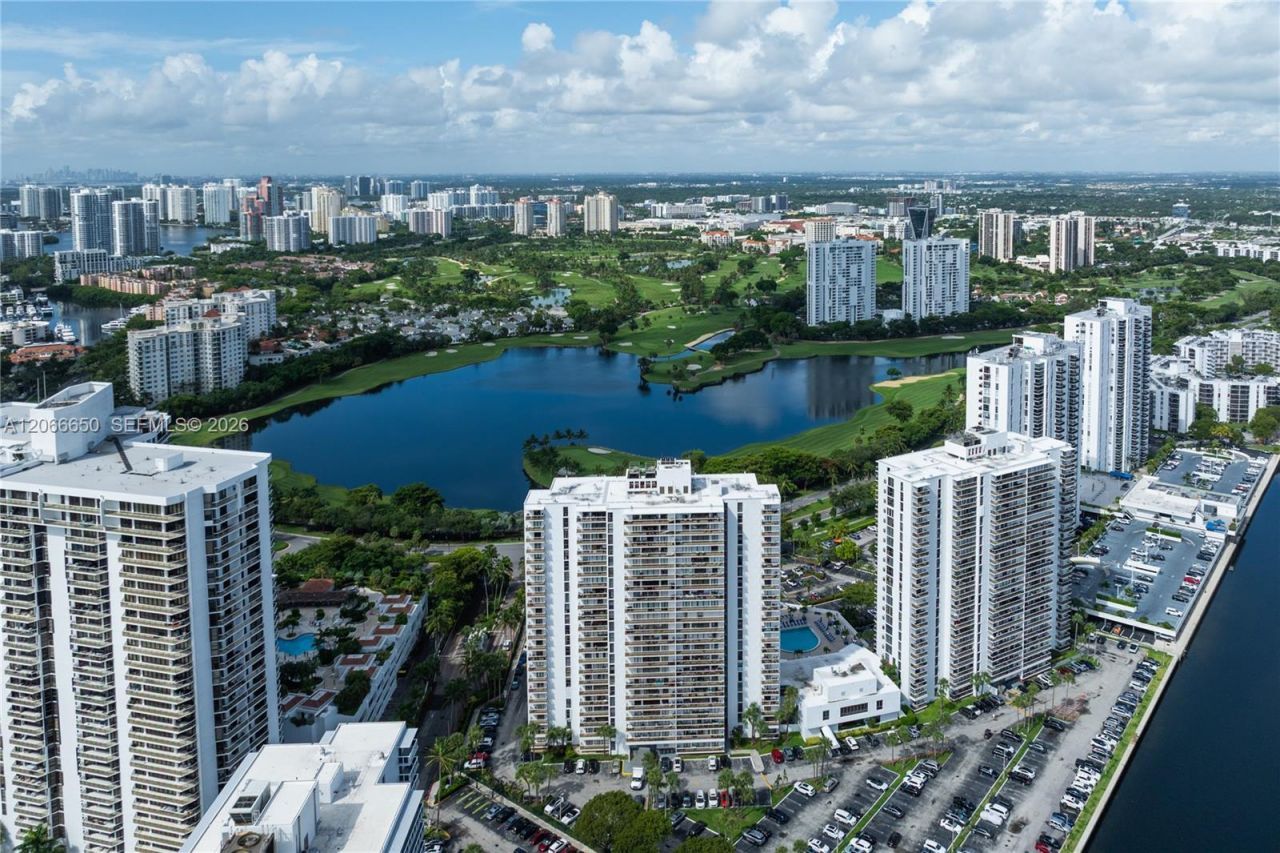 3675 N Country Club Dr , Unit 401, Aventura, FL 33180 Photo