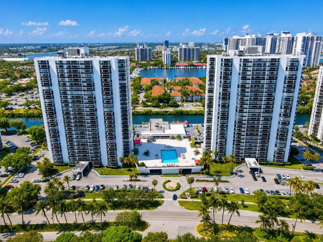 3675 N Country Club Dr , Unit 401, Aventura, FL 33180 Photo