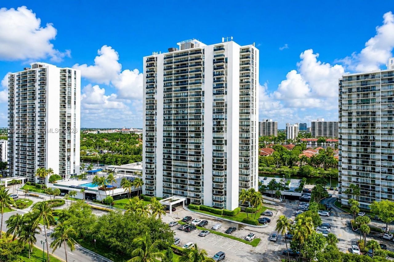3675 N Country Club Dr , Unit 401, Aventura, FL 33180 Photo