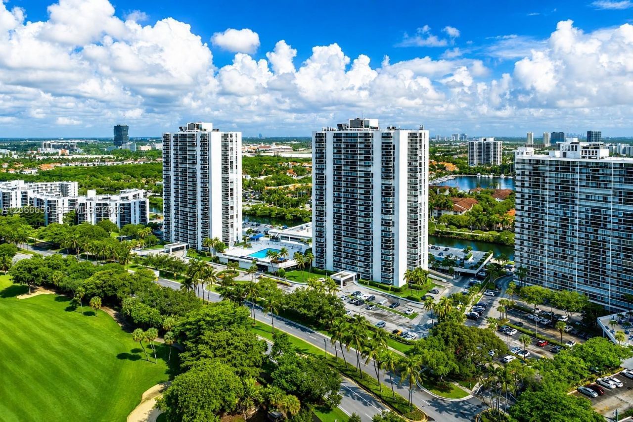 3675 N Country Club Dr , Unit 401, Aventura, FL 33180 Photo