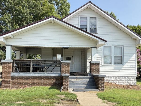 310 E Hester Street , Carbondale, IL 62901