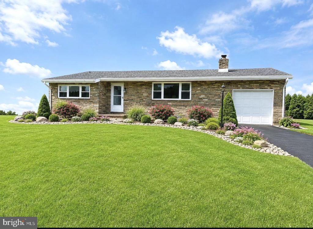 7049 LINCOLN HIGHWAY , THOMASVILLE, PA 17364