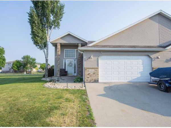3221 11th Avenue S, Moorhead, MN 56560