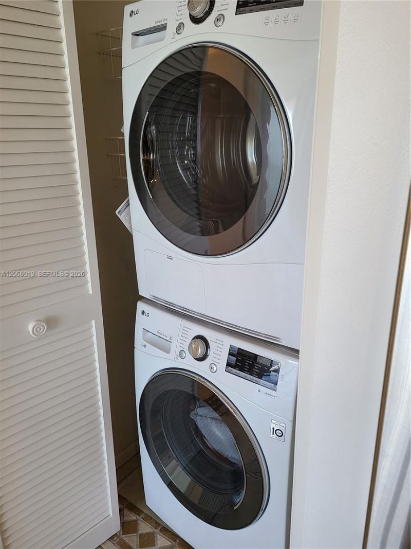 1581 Brickell Ave 2- Prking, Unit 1907, Miami, FL 33129 Photo
