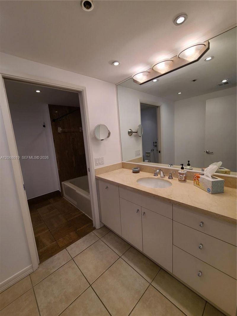 1581 Brickell Ave 2- Prking, Unit 1907, Miami, FL 33129 Photo